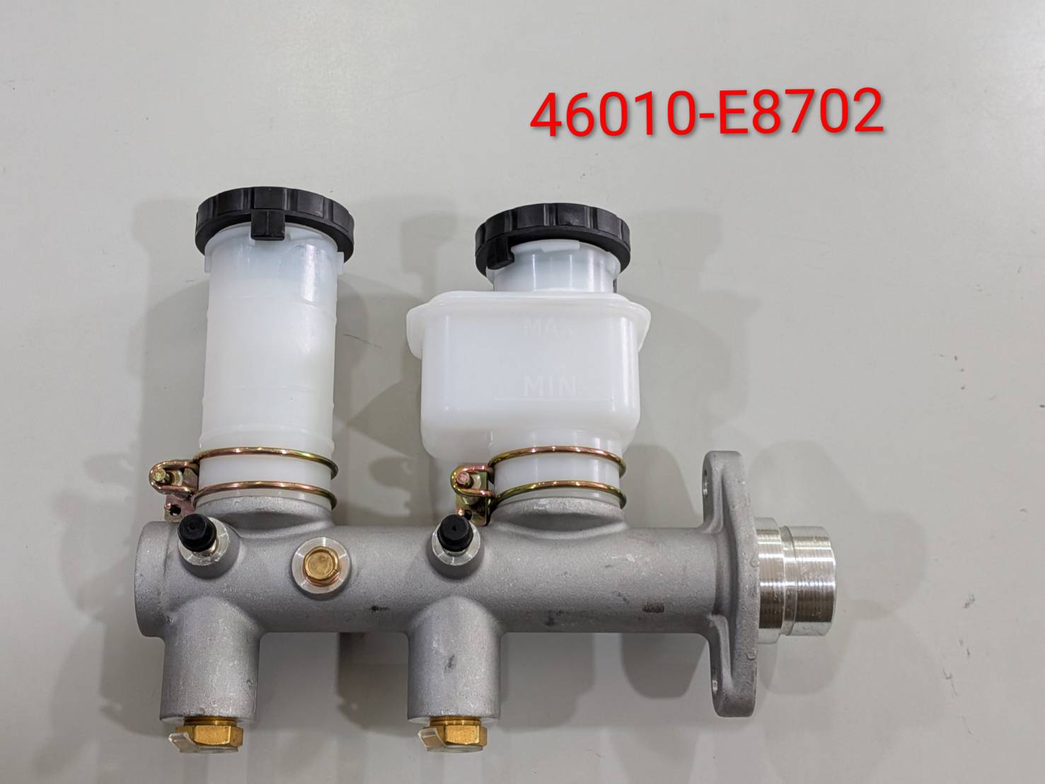 BRAKE MASTER CYLINDER ASSEMBLY (OE: 46010-E8702)